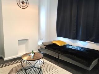 Modern 3 bedroom house in Chatham - Sleeps 6 - Netflix Included - T&C Stays - 2