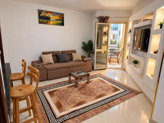 Alhambra Falls Studio, Airport Road, View, Swimming Pool - 2