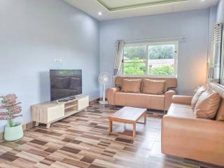 Upstairs Apartment- Kitchen, Gym Pool Access - 2