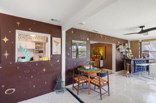 Charming 2BR Retro Pondside Retreat FREE golf cart - 5