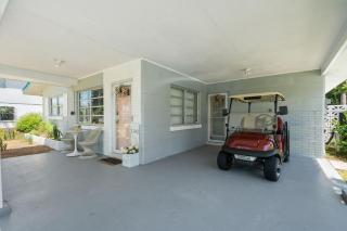 Charming 2BR Retro Pondside Retreat FREE golf cart - 2