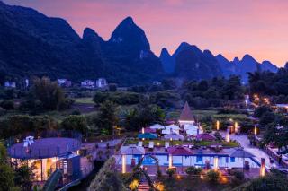 Xindu Homestay Yangshuo · Ten-Mile Gallery · Yulong River · 2 Mins Walk to Shuiedi Bamboo Raft Pier · Large Outdoor Swimming Pool · Rooms with Karst Mountain View · Discounted Attraction Tickets & E-bike Rental - 2