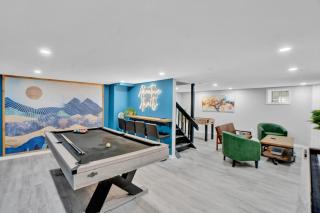 Reno 5BR! Huge 3-tier Theater, HotTub, Firepit, Game Room, King Beds - 5