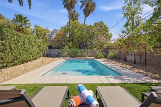 Stylish home with pool and spa - 6
