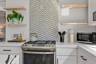 Modern-cozy -12 miles from the Strip - 6