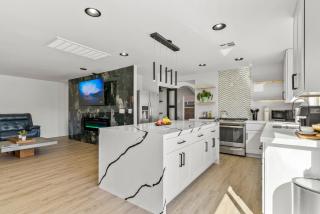Modern-cozy -12 miles from the Strip - 9