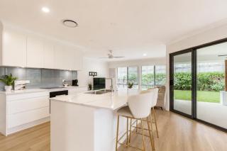 The Shailer Escape - Luxury Home with Private Pool - 7
