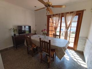 Casa centrica con parrilla y jardin - 9