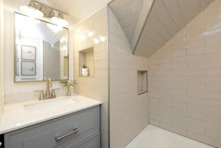 Completely Remodeled Home Blocks from NDSU and Downtown Fargo - 7