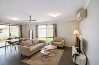 Bright Family Retreat - Quiet Caboolture Stay - Holiday Home - 0