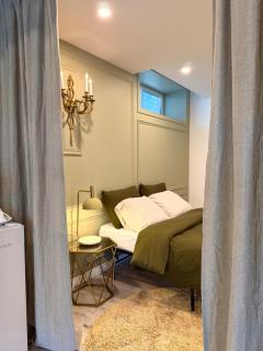 French-Curated Suite Parisian Elegance - 6
