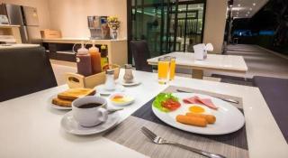 L Hotel - 6