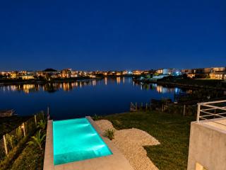 Luxury Lakefront House Infinity Pool - 7