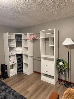 Private Furnished Basement Studio - Kitchen, Parking & Wifi - 2