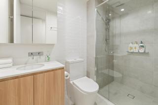 Indooroopilly Central-2BR 2BA with Free Parking - 2