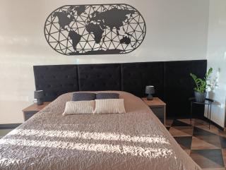Dwupoziomowy apartament z przeszkloną antresolą FP22 - 4