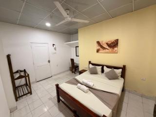 The Lake Round Guest House - 5