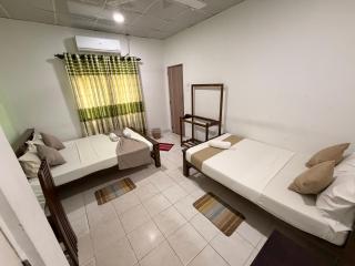 The Lake Round Guest House - 6
