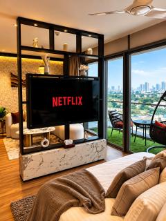 High Floor Luxury 1BHK with Balcony, Infinity Pool - 7