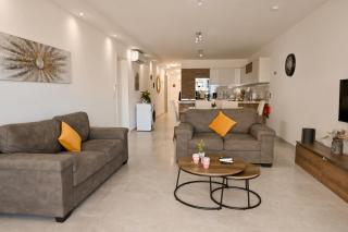 Modern Lovely Sea-View 3 bdr Apart -Happy Rentals - 4