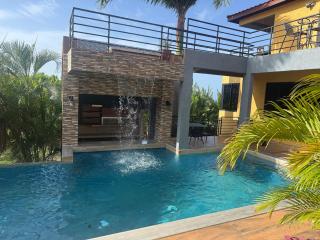 2BR Stay, Pool,Gym,Near Airport, Beaches&Hip Strip - 9
