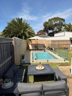 Classic 70's renovated Luxury Shack Pet Friendly - 1