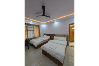Hotel The Royal Crown - 1
