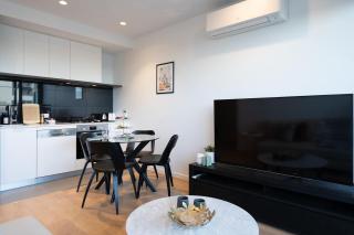 Hawthorn 1BR Apartment - Close to Swinburne & Shops - 1