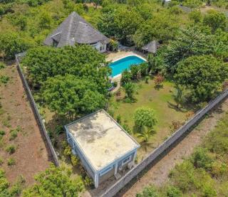 Nature's Villa, Spacious Bedrooms all ensuite - 4
