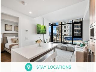AQUA Corner Unit w Balcony and Amazing View #614 - 0