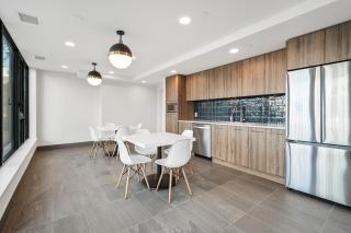 AQUA Corner Unit w Balcony and Amazing View #614 - 1