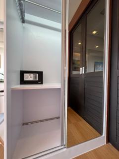 Stylish Seaview Studio Apartment - 4