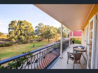McLaren Vale Vineyard Loft - Full Kitchen, Bath - 5
