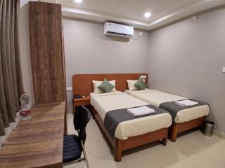 FabHotel Pearl Grove - 6