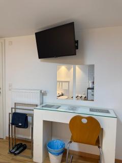 Comfortable Room - 8