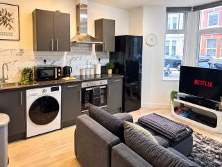 1BR Ground floor Central Apartment With Private Garden - 0