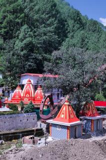Alaya Bhowali -A Brand Of Shivaneel Hospitality - 5 km from Kainchi Dham - 9