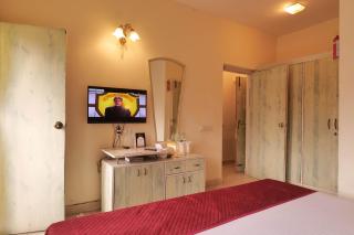 Alaya Bhowali -A Brand Of Shivaneel Hospitality - 5 km from Kainchi Dham - 7