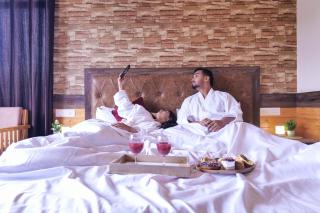 Alaya Bhowali -A Brand Of Shivaneel Hospitality - 5 km from Kainchi Dham - 9