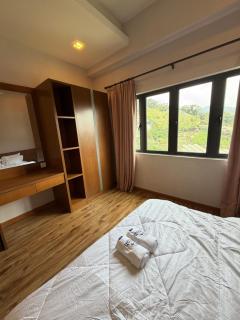 AYAAN Nova GAMING HUB at Kea Farm with Netflix and Steam Boat Dinner Set - 5