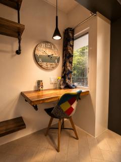 4-Minute Airport Family Suites - 1