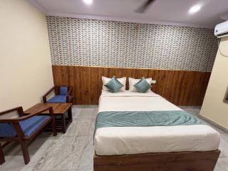 FabHotels Zyvora Haven - 3