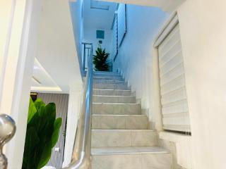 Amazing Grace Apartments Luxury 4-Bed Duplex - 8
