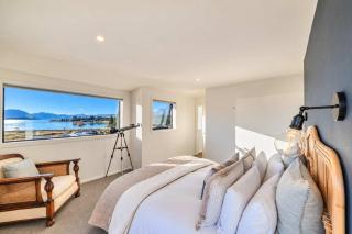 The Lookout with Lake Tekapo Views - Sleeps 6 - 7