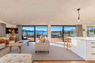 The Lookout with Lake Tekapo Views - Sleeps 6 - 9