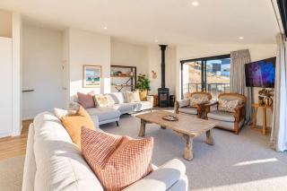The Lookout with Lake Tekapo Views - Sleeps 6 - 4