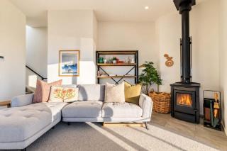 The Lookout with Lake Tekapo Views - Sleeps 6 - 5