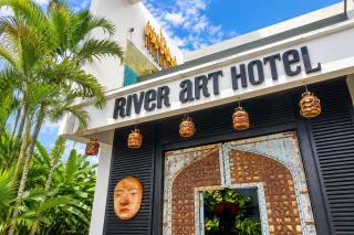 River Art Hotel - 8