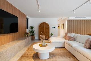 Luxury 3BR Home by the Brisbane River - 0