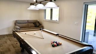 Lake and Pool table - The Dorchester - 6